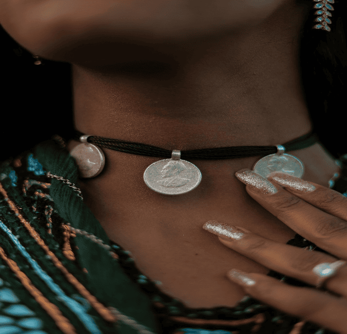 An image of a choker necklace